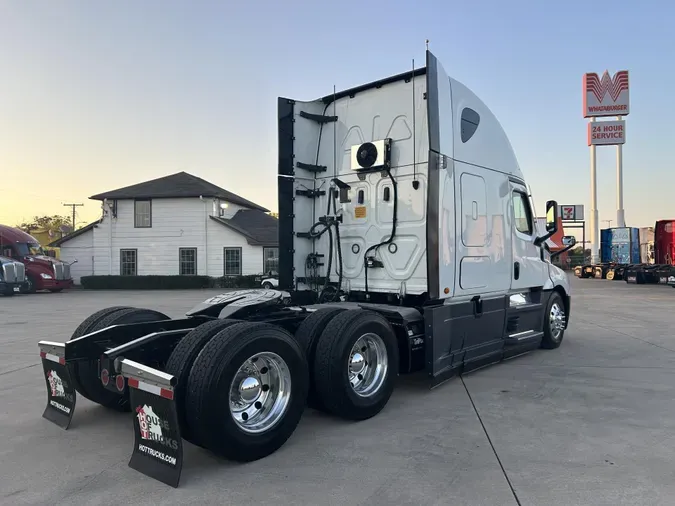 2022 Freightliner Cascadia