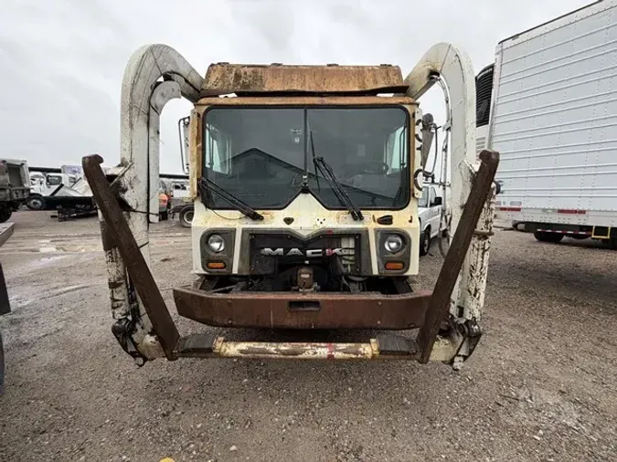 2018 MACK MRU613