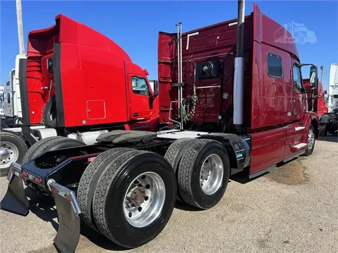 2015 VOLVO VNL64T730