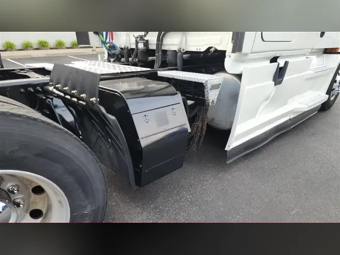 2020 FREIGHTLINER CA126