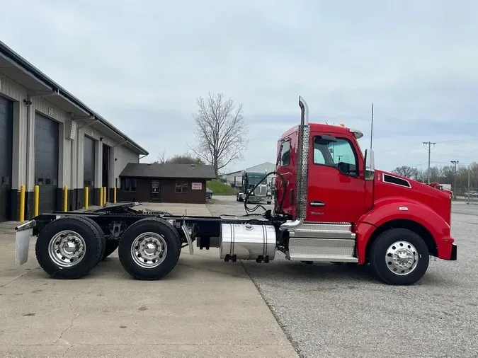 2025 Kenworth T880