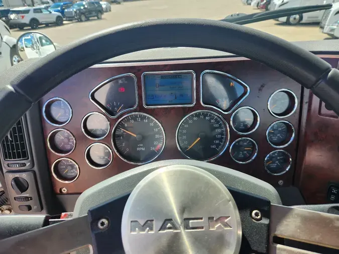 2018 MACK CXU613