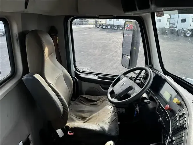 2012 VOLVO VNL300