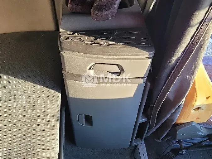 2019 VOLVO VNL64T760