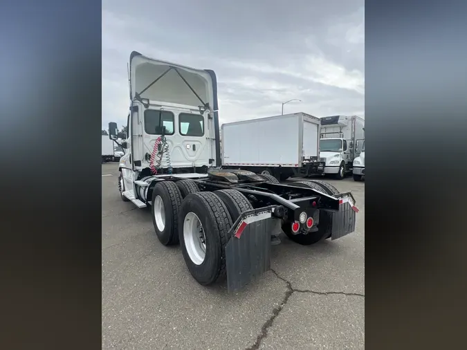 2018 FREIGHTLINER/MERCEDES CASCADIA 125