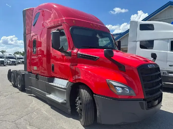 2022 FREIGHTLINER Cascadia 126