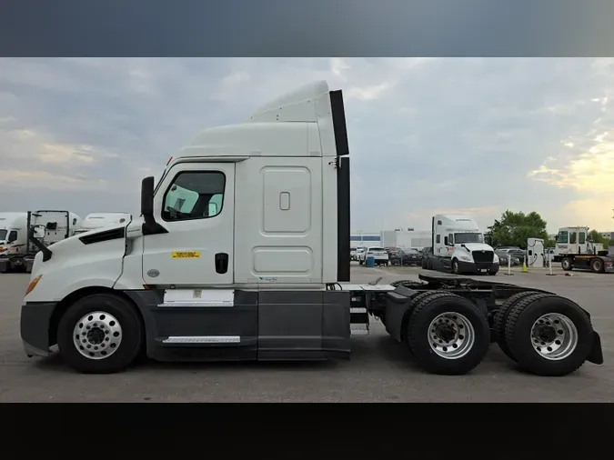 2020 Freightliner Cascadia 126