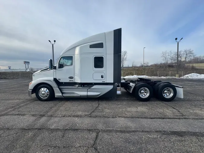 2023 Kenworth T68002579ba8a6ecbba16b319a90d3ffff1d