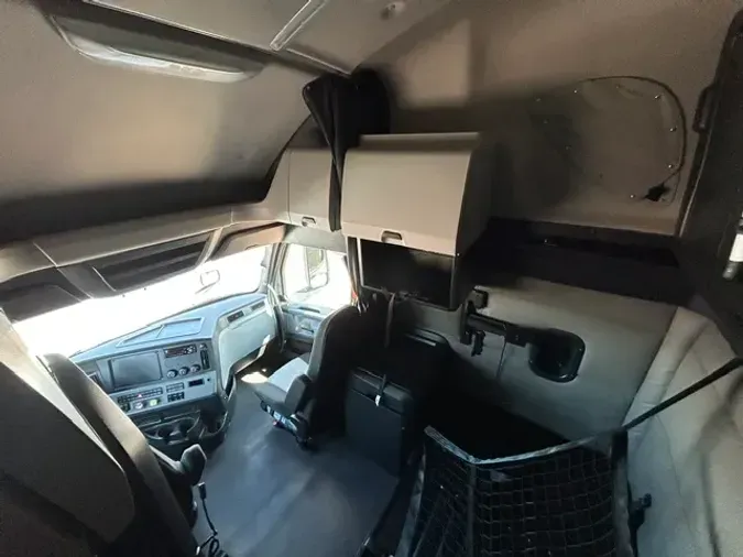 2021 FREIGHTLINER CA126