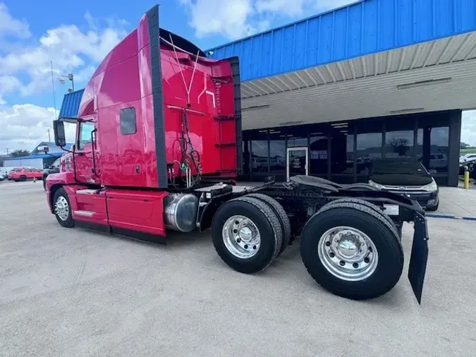 2022 MACK AN64T70