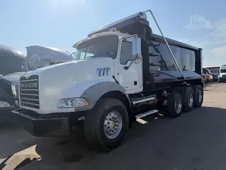 2013 MACK GRANITE GU813