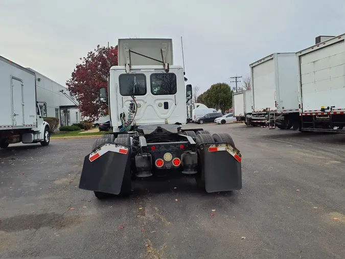 2016 FREIGHTLINER/MERCEDES CASCADIA 125