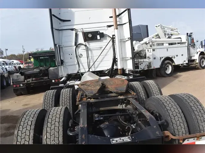 2016 VOLVO VNL64T670