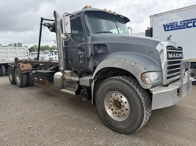 2012 MACK GRANITE GU713