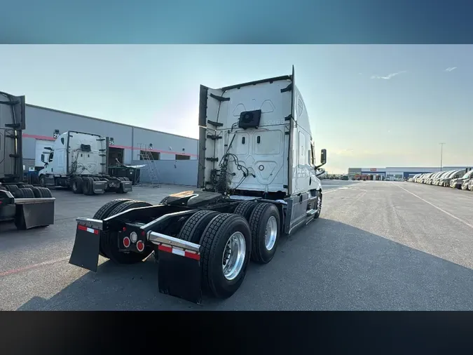 2022 Freightliner Cascadia 126