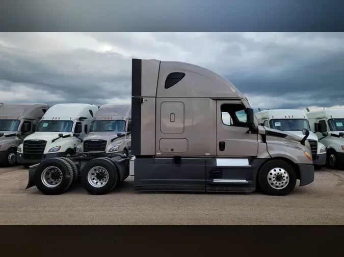 2021 Freightliner Cascadia 126