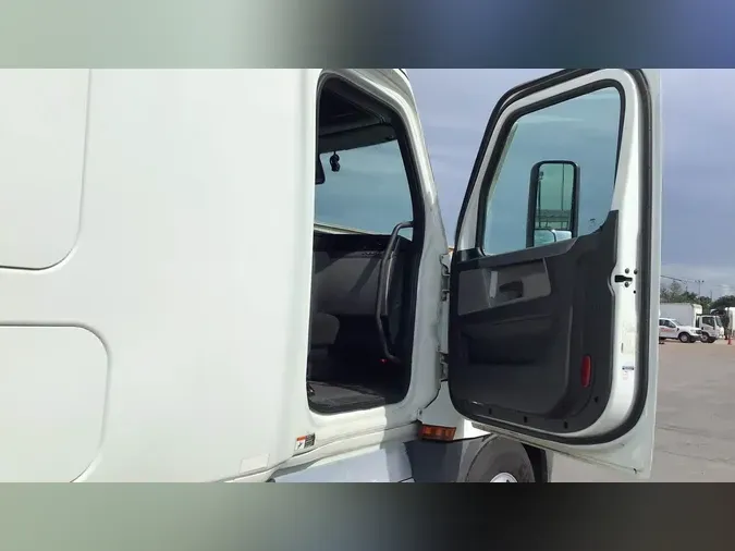 2021 Freightliner Cascadia 126
