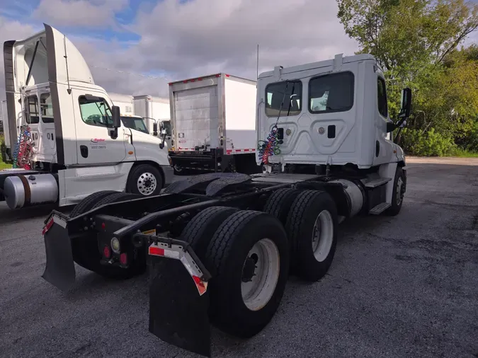 2016 FREIGHTLINER/MERCEDES CASCADIA 125