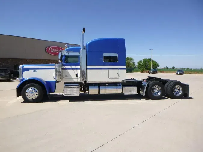 2022 Peterbilt 389