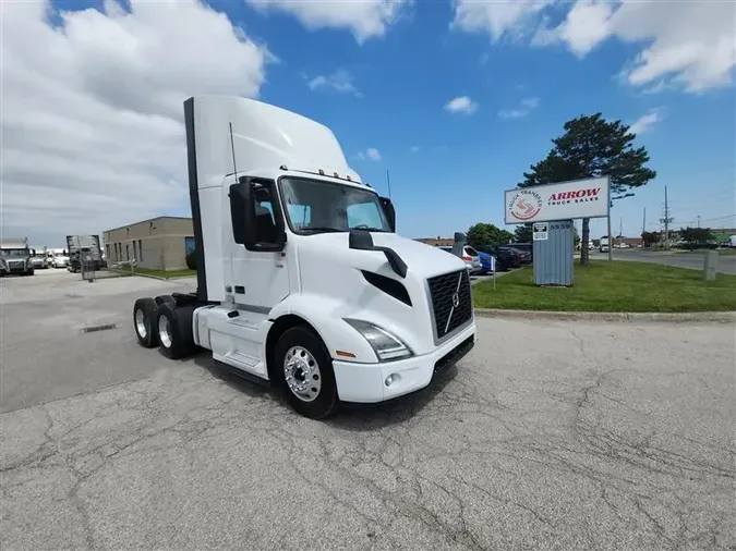 2019 VOLVO VNR300