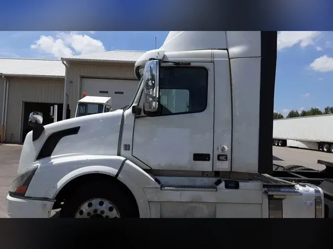 2017 Volvo VNL300