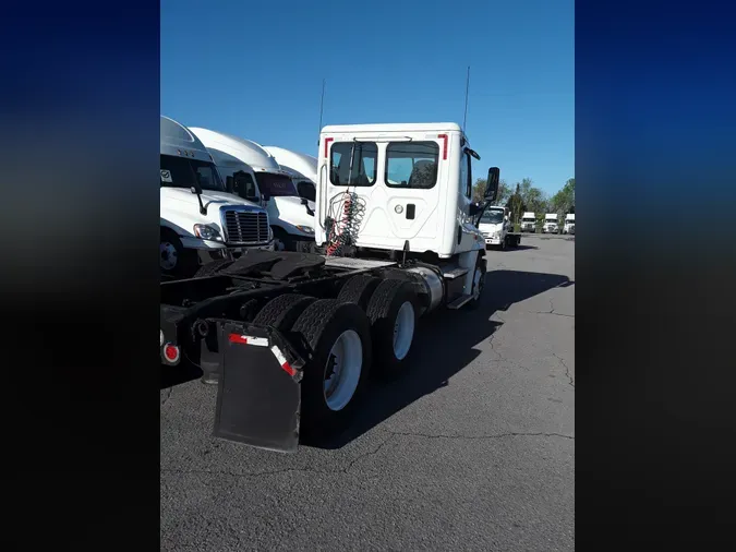 2016 FREIGHTLINER/MERCEDES CASCADIA 125