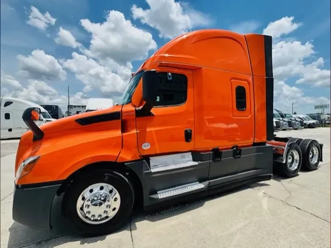2022 FREIGHTLINER CASCADIA 126