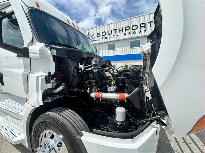 2023 Freightliner Cascadia 126