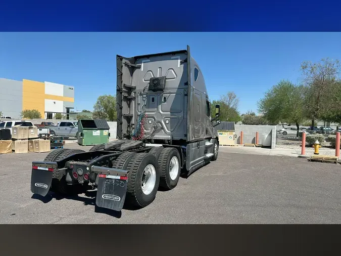 2021 Freightliner Cascadia 126
