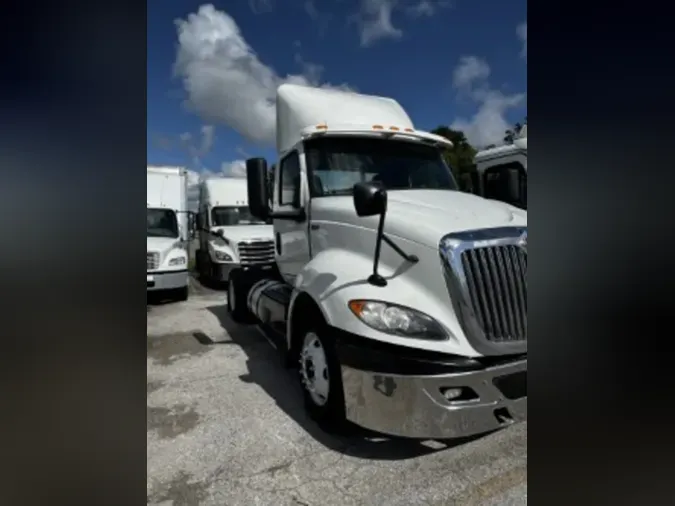 2019 NAVISTAR INTERNATIONAL RH613 DAYCAB S/A