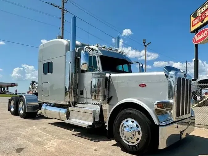 2023 Peterbilt 389