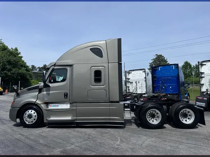 2020 FREIGHTLINER CASCADIA 126
