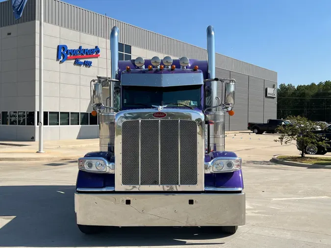 2022 PETERBILT 389