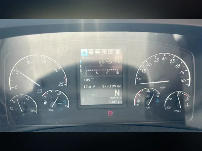 2021 Freightliner Cascadia 126