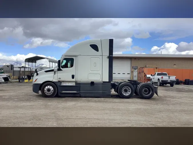 2022 Freightliner Cascadia 126