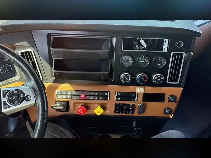 2023 FREIGHTLINER CA126