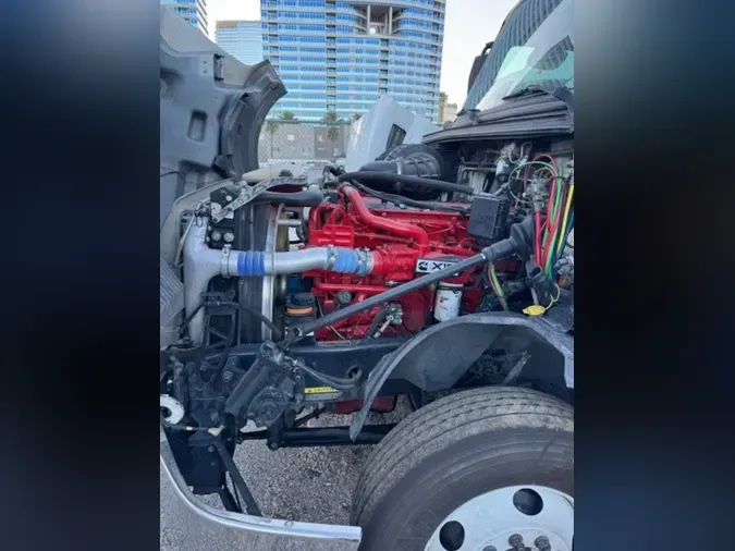 2019 VOLVO VNL64T-30002a42fa34cb5fb99b8a17a60b894e43f