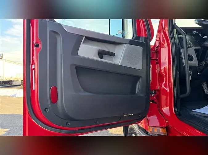 2022 FREIGHTLINER CA126