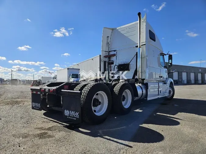 2017 VOLVO VNL64T670