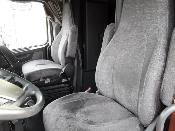 2019 VOLVO VNL64T-760