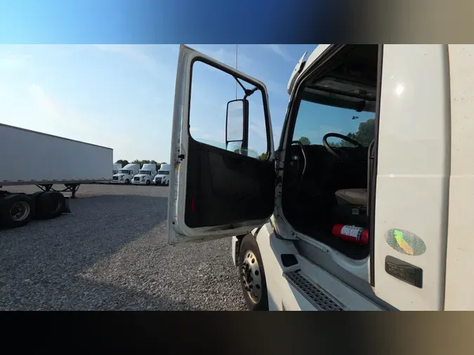 2019 Volvo VNL300