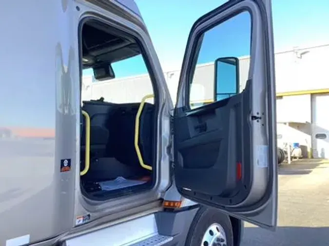 2023 Freightliner Cascadia