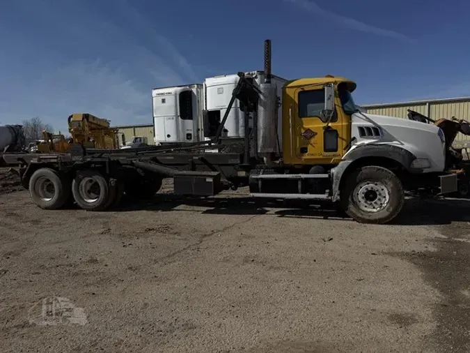 2009 MACK GRANITE GU813