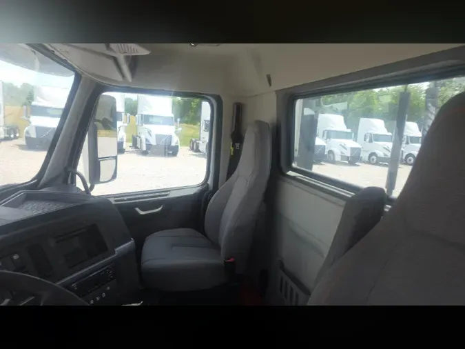 2020 Volvo VNL300