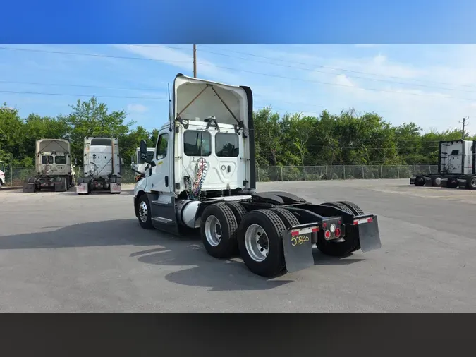 2020 Freightliner Cascadia 126