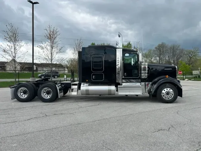 2025 Kenworth W900