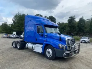 2020 FREIGHTLINER X12564ST