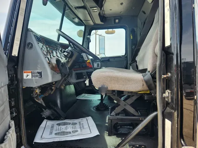 2011 WESTERN STAR 4900