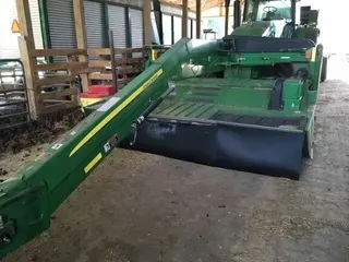 2010 John Deere 835