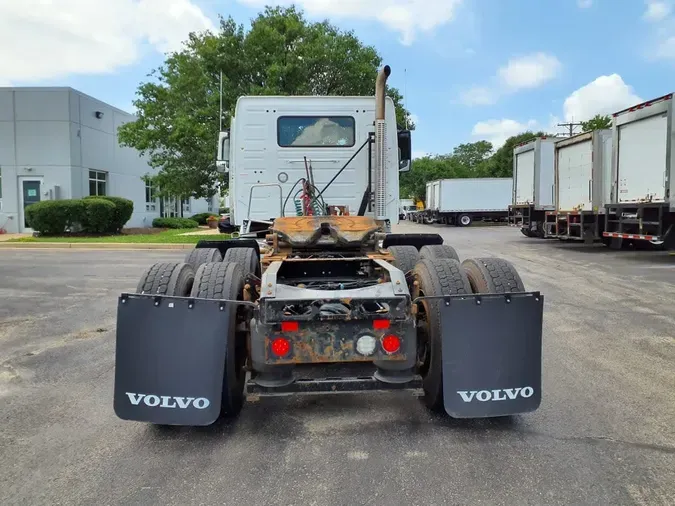 2019 VOLVO VNL64T-300
